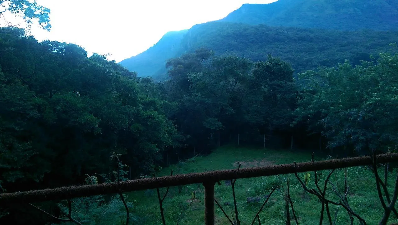 ロッジ Naturee Riverstone River Cottage キャンディー スリランカ