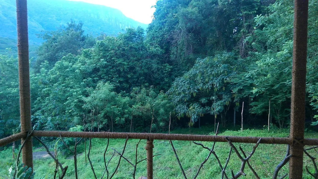 Naturee Riverstone River Cottage 康提